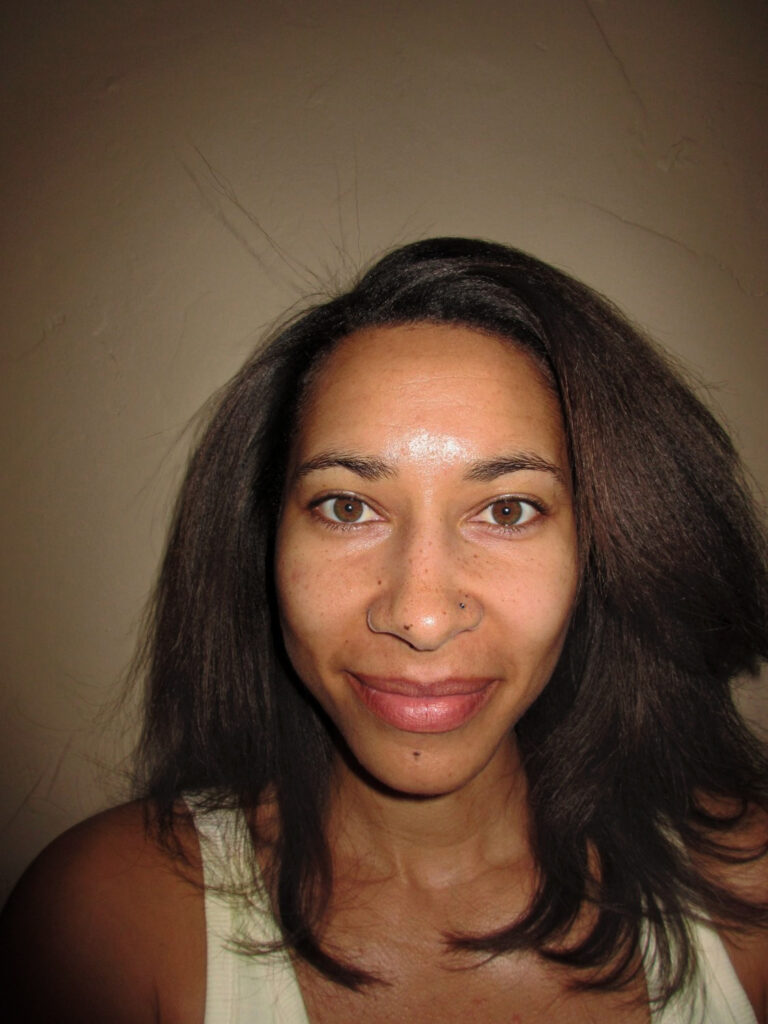 Lire la suite à propos de l’article Femme noire mature : Dalila, 45 ans, infirmière de nuit au charme brûlant et aux soins très spéciaux